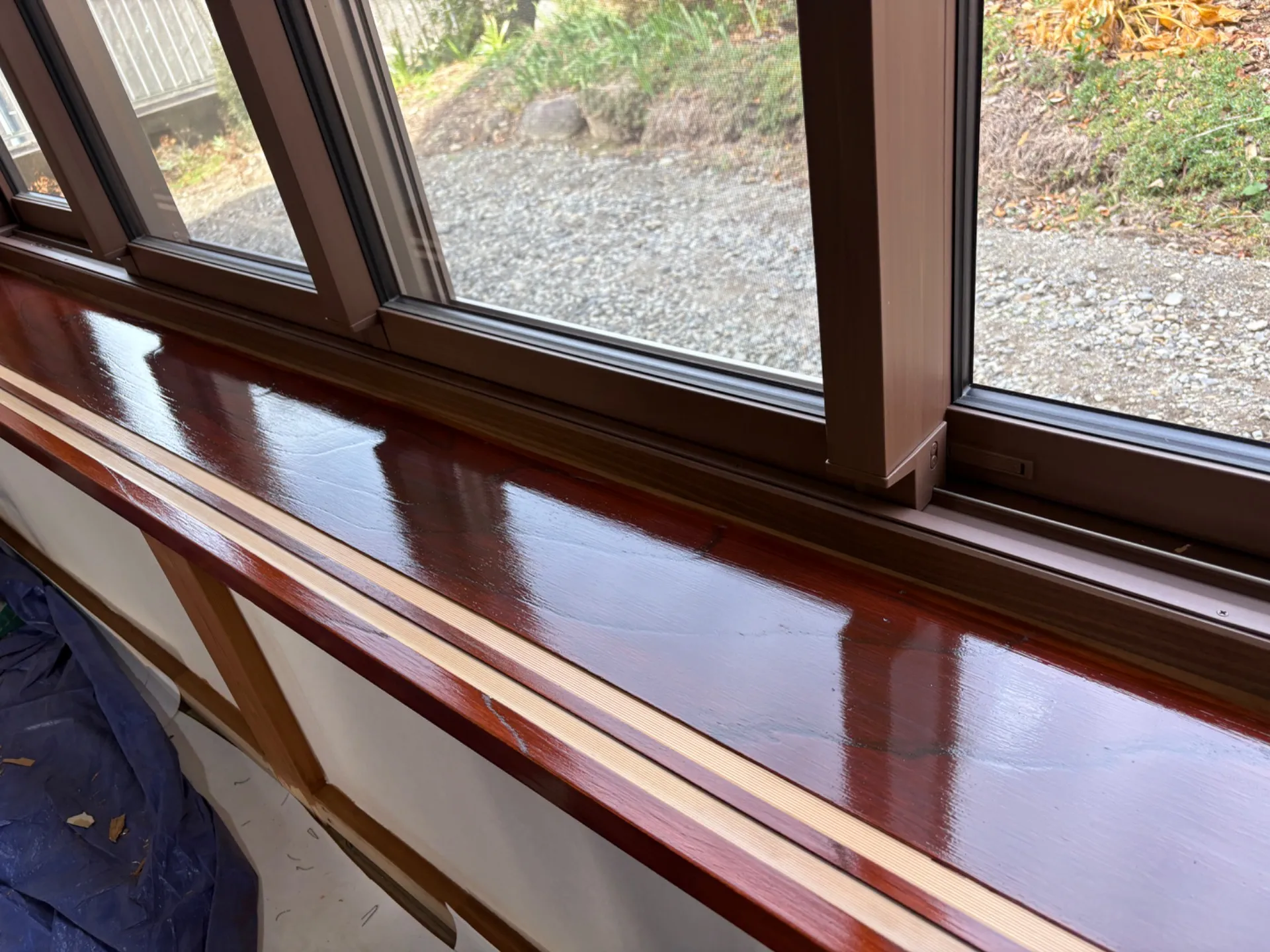 【伊那市 木部塗装 施工事例】窓枠のシミ・色ムラをコストを抑えて再生｜費用目安あり